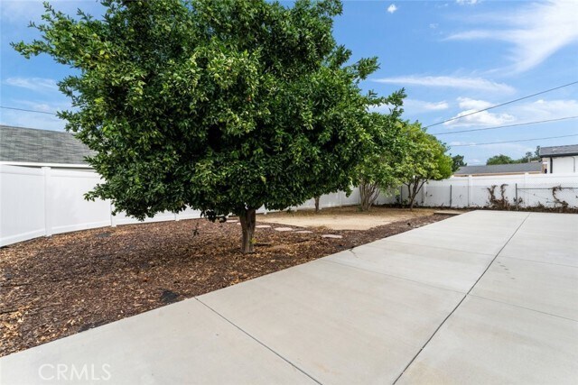 Building Photo - 8440 Oakdale Ave