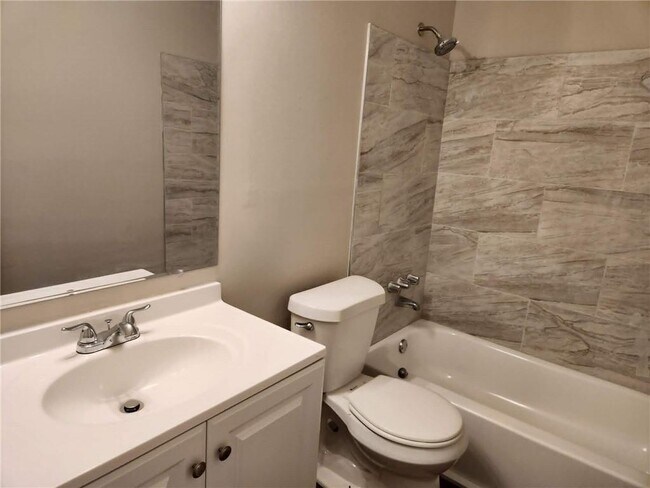 Building Photo - 169 Governors Dr