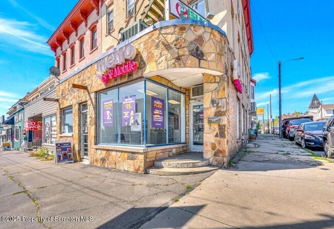 Building Photo - 1103 Jackson St