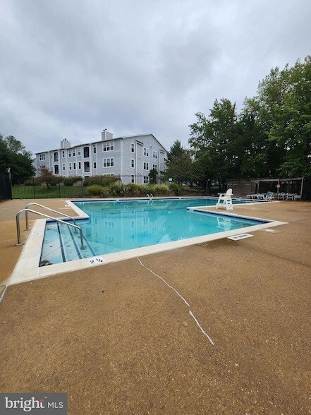 Building Photo - 10 Greystone Ct