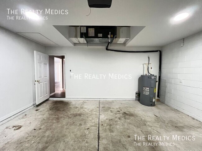 Building Photo - 405 Malauka Loop