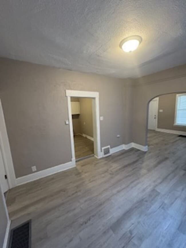 Building Photo - 3 Bedroom / 2 Bathroom House in Peoria, IL