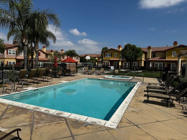 Building Photo - Redlands Townhome For Rent!