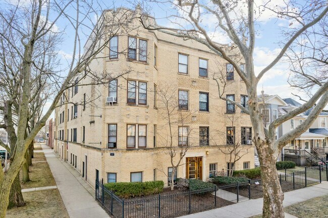 Building Photo - 5075 N Wolcott Ave