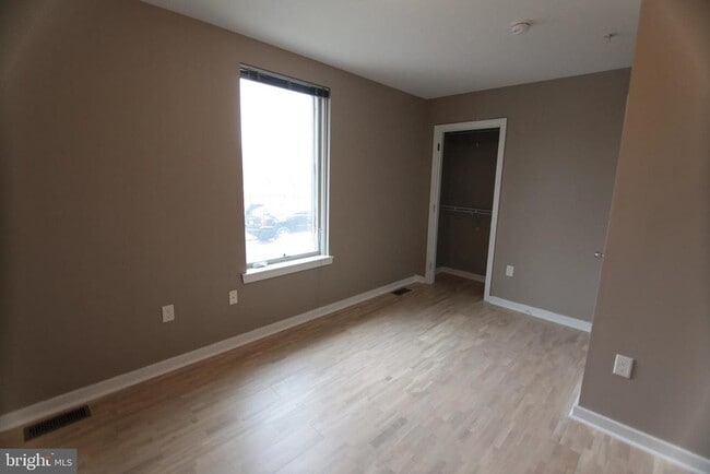 Building Photo - 1856 Willington St