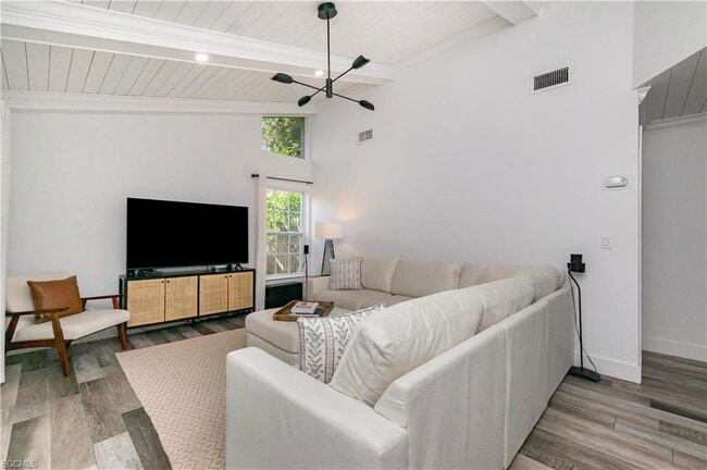 Building Photo - 1320 Lake Shore Dr