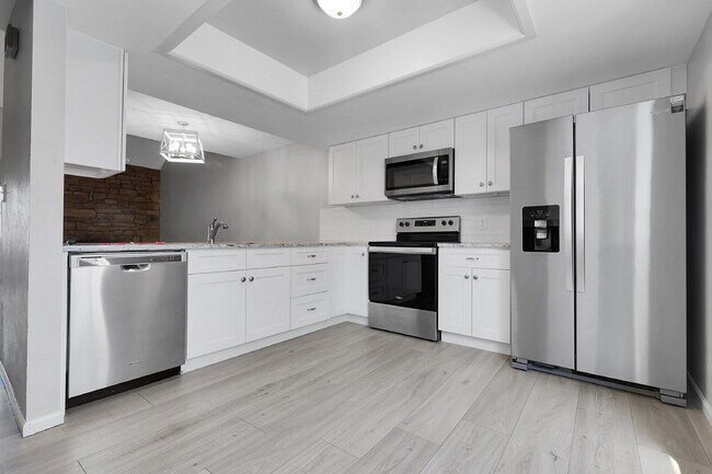 Building Photo - $2,400 - 3 Bed, 2.5 Bath Townhome with Fin...