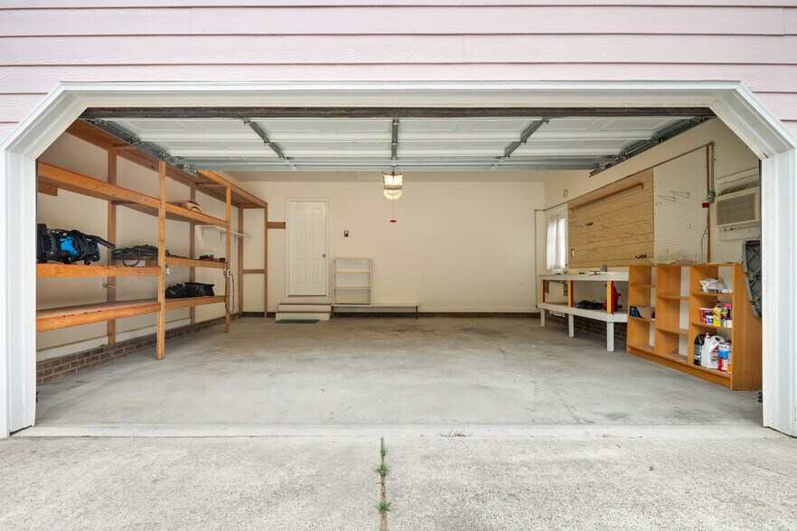 Building Photo - 4 Kandes Ct