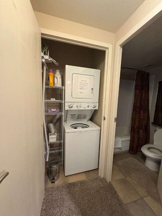 Building Photo - 1 bedroom - Downtown Citywalk