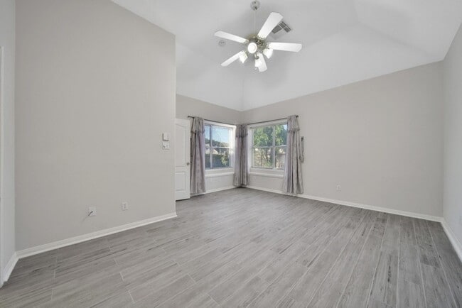 Building Photo - 522 Jay's Ln