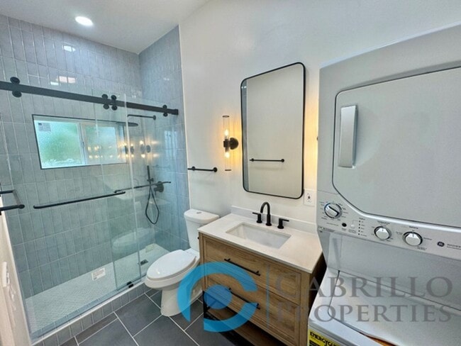 Building Photo - Modern 1 Bed / 1 Bath with Private Yard in...