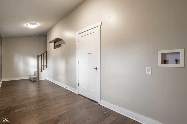 Building Photo - 421 E Morris St