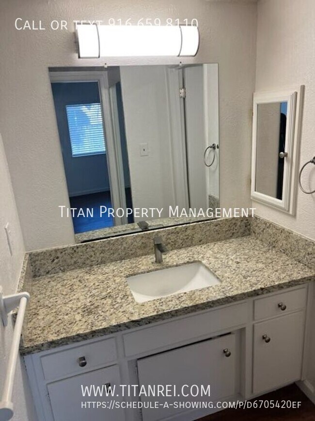 Building Photo - 770 Carro Dr
