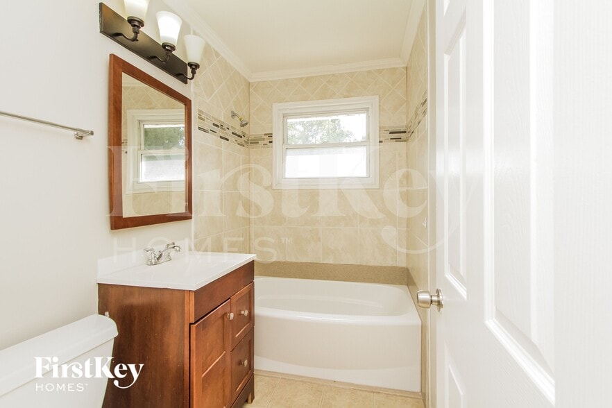 Building Photo - 716 Eastland St