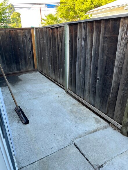 Building Photo - 942 Di Giulio Ave