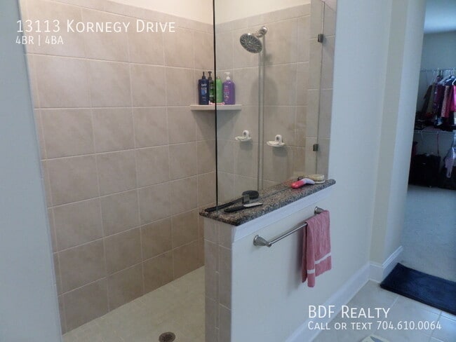 Building Photo - 13113 Kornegy Dr