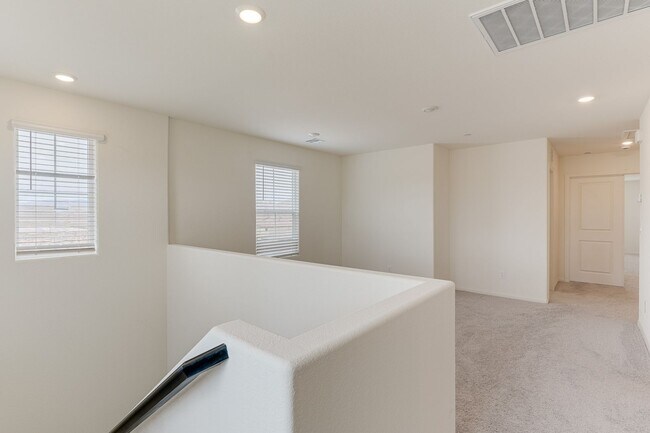 Building Photo - SPACIOUS 4BEDROOM 3BATH HOME IN INSPIRADA
