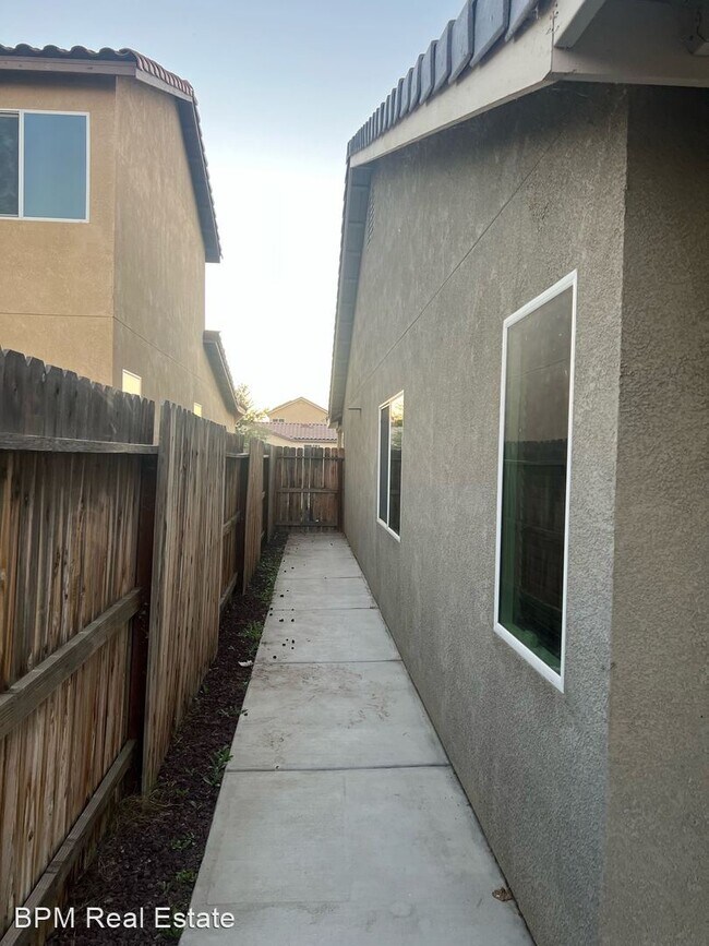 Building Photo - 4 br, 2 bath House - 6904 Trejo Dr