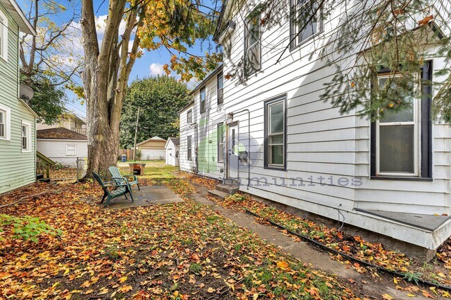 Building Photo - 1011 Jennette Ave NW