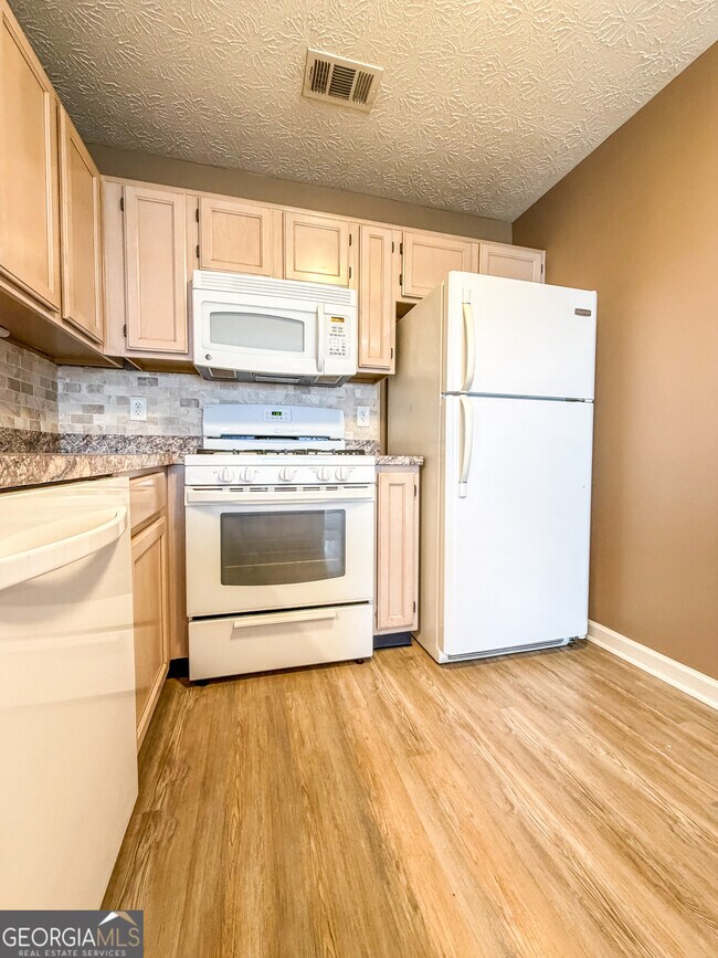 Building Photo - 2711 Highland Ridge NW