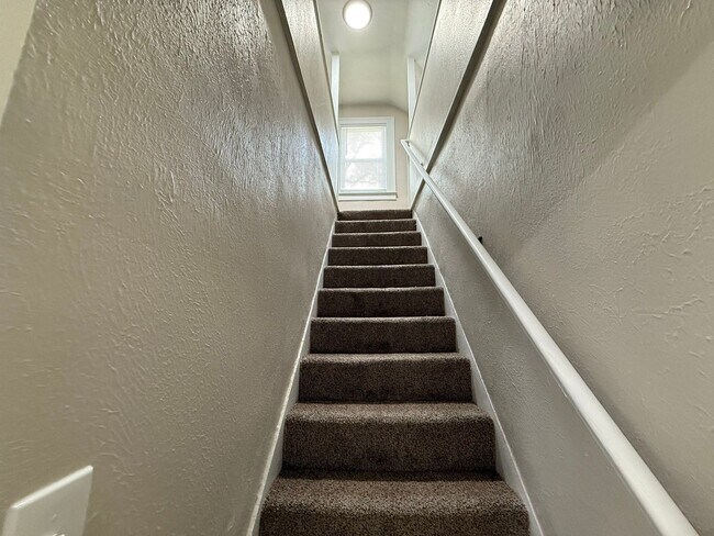 Building Photo - Fully Renovated 3-Bedroom Home – Move-In R...
