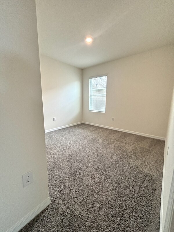 Building Photo - 5555 Hayloft Dr