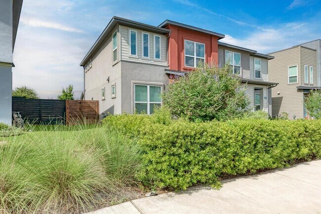 Building Photo - 5408a Baythorne Dr