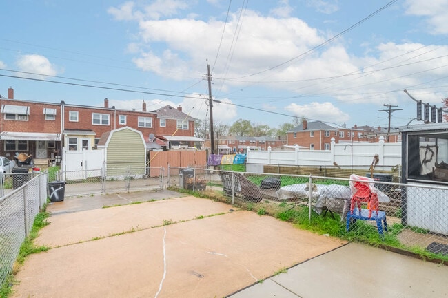 Building Photo - 204 Kingston Rd