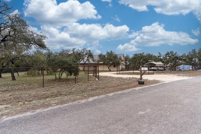 Building Photo - 2551 Spring Valley Dr