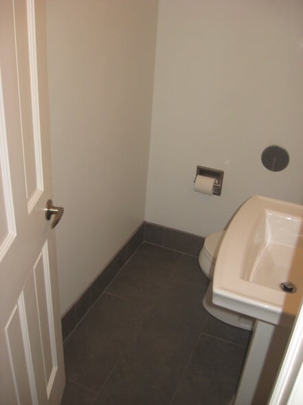 Building Photo - 5633 Parker St