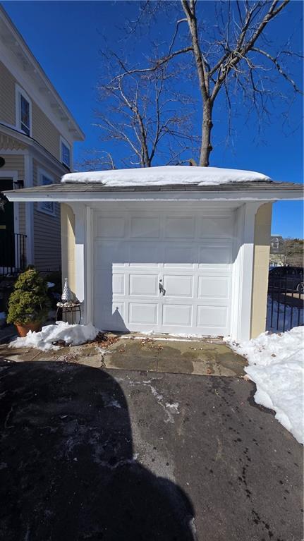 Building Photo - 42 Kay St