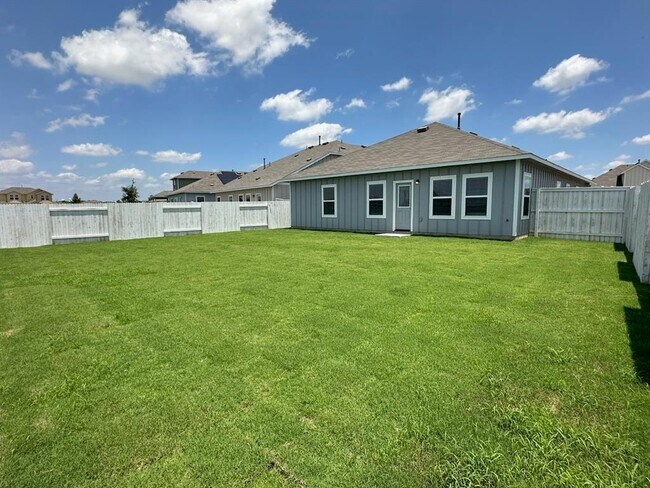 Building Photo - 611 Running Creek Dr