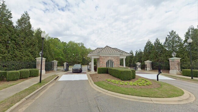 Building Photo - 288 Heathwood Dr