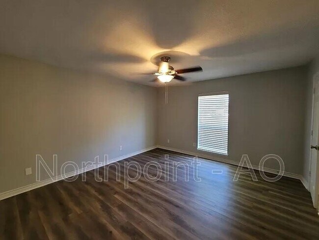 Building Photo - 3 BR/2BA | Renovated Single Family Home |Gated backyard!