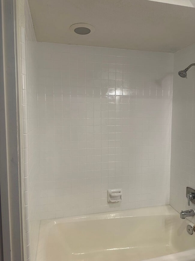 Building Photo - MISSION HILLS 2BR / 2BA CONDO – HALF OFF 1...