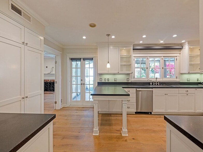 Building Photo - 5463 Katherine