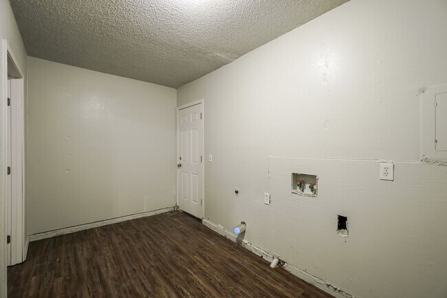 Building Photo - 3 bed 1 bath in Moore!