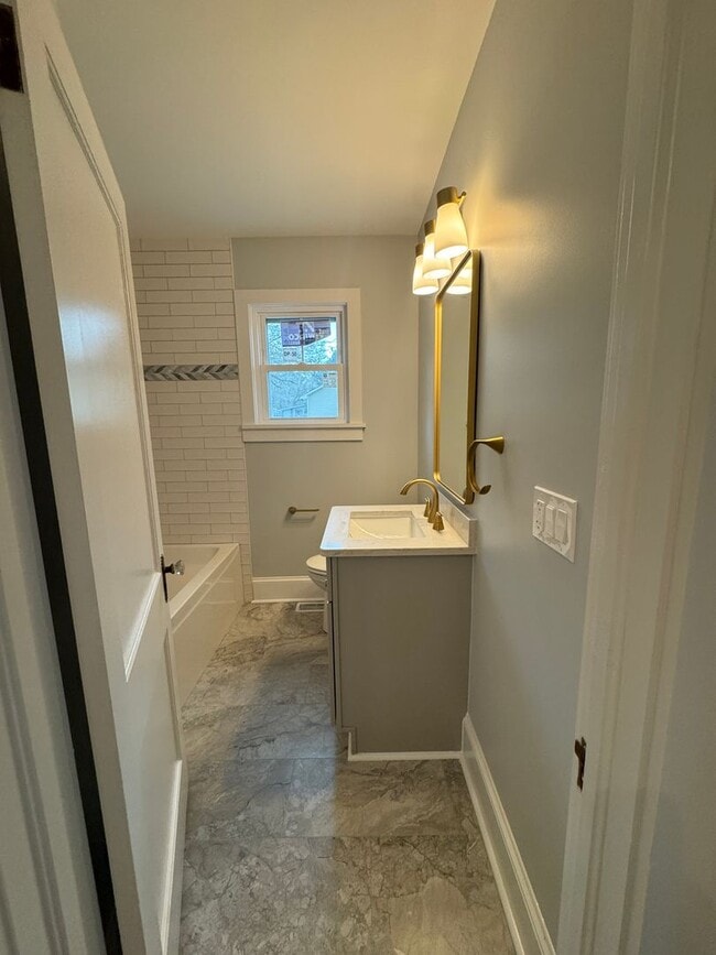 Building Photo - Spectacular Renovation!