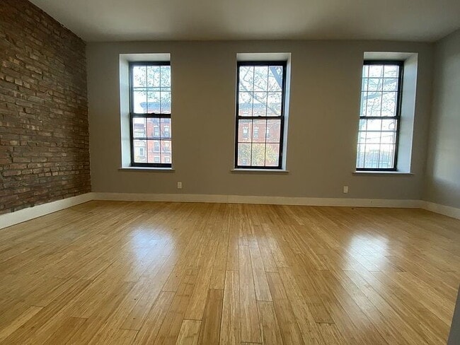 Building Photo - "Charming 3-Bedroom Brooklyn Retreat with ...