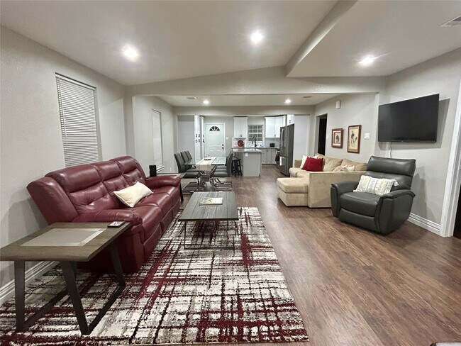 Building Photo - 4010 Chapman St