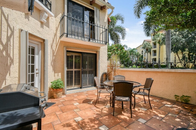 Building Photo - 28 Uno Lago Dr