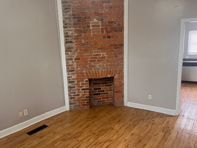 Building Photo - MOVE IN SPECIAL $250.00 OFF 1st Month's Rent- 2 bedroom, 1.5 bath apartment with W/D unit and sha...