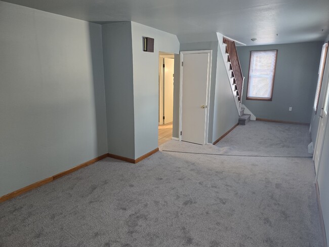 Building Photo - N5621 N Franklin St