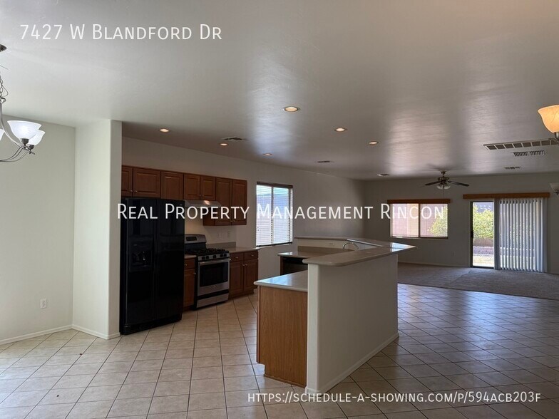 Building Photo - 7427 W Blandford Dr