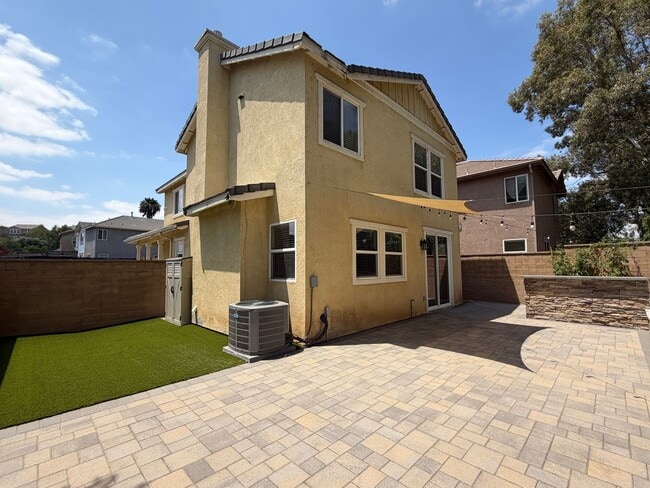Building Photo - Beautiful Updated 3 bedroom home