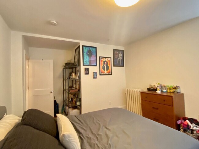 Building Photo - Nicely renovated 2 bed in Brookline.