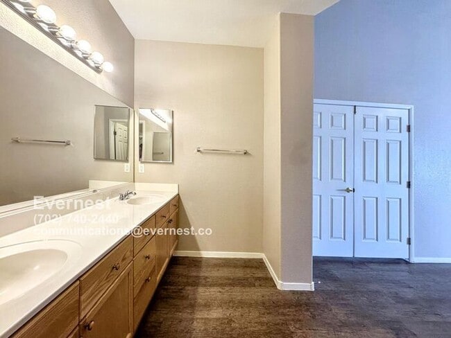 Building Photo - Comfortable 2-Bedroom Condo in Prime Locat...