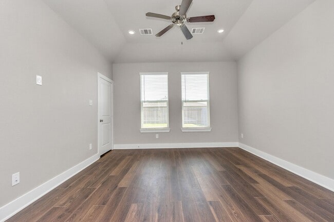 Building Photo - Sycamore