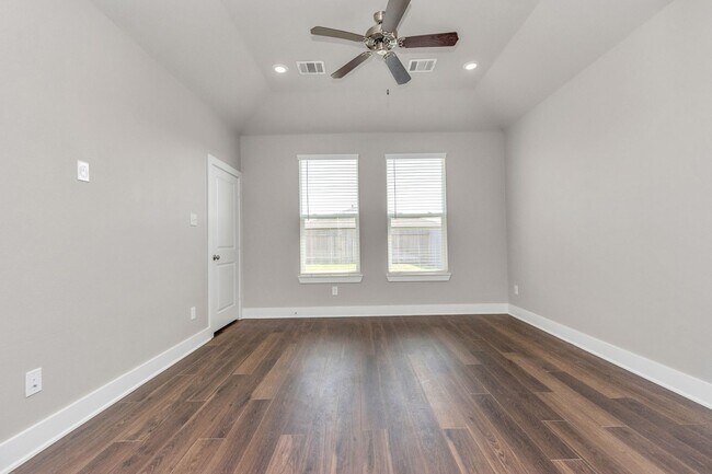 Building Photo - Welcome to the Sycamore – Style, Space & S...