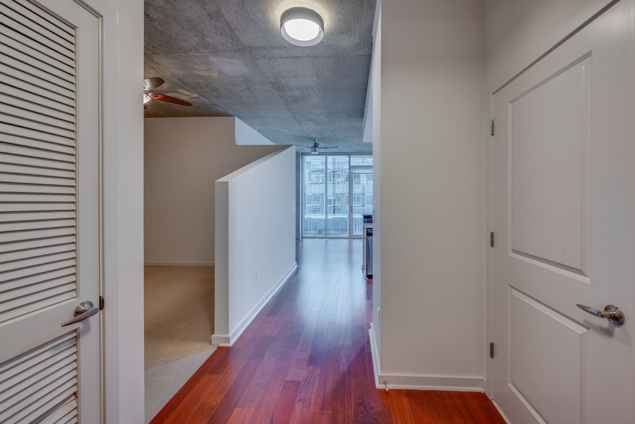 Building Photo - 301 Demonbreun St